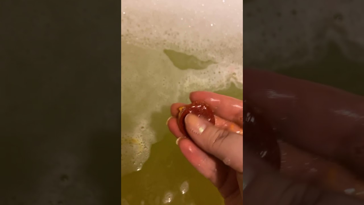 Peace, love and pizza bathbomb 