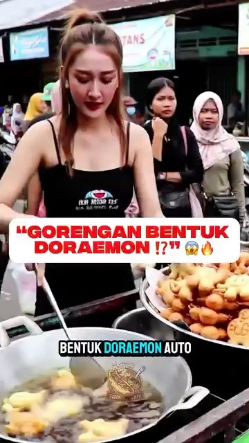 Cewek Cantik Jual Gorengan Doraemon, Pembeli Sampai Desak-desakan! 😱🔥