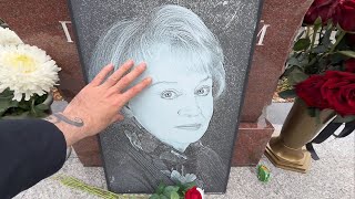 видео: УМЕРЛА ОТ СЕПСИСА | МОГИЛА МАТЕРИ МИХАИЛА ЕФРЕМОВА | АКТРИСА АЛЛА ПОКРОВСКАЯ | ТРОЕКУРОВСКОЕ 09.2025 картинка: УМЕРЛА ОТ СЕПСИСА | МОГИЛА МАТЕРИ МИХАИЛА ЕФРЕМОВА | АКТРИСА АЛЛА ПОКРОВСКАЯ | ТРОЕКУРОВСКОЕ 09.2025