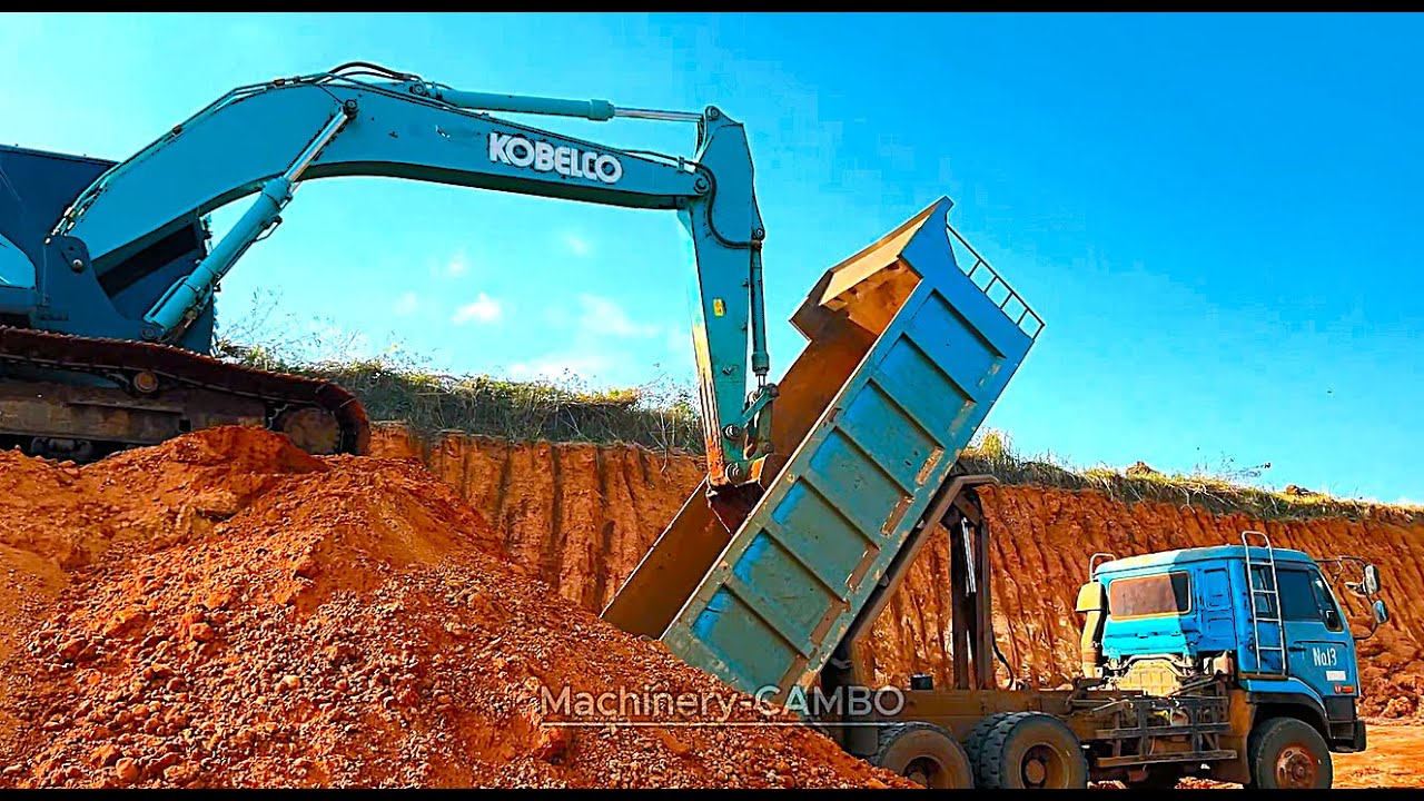 The soil here is really easy for an Excavator to work on