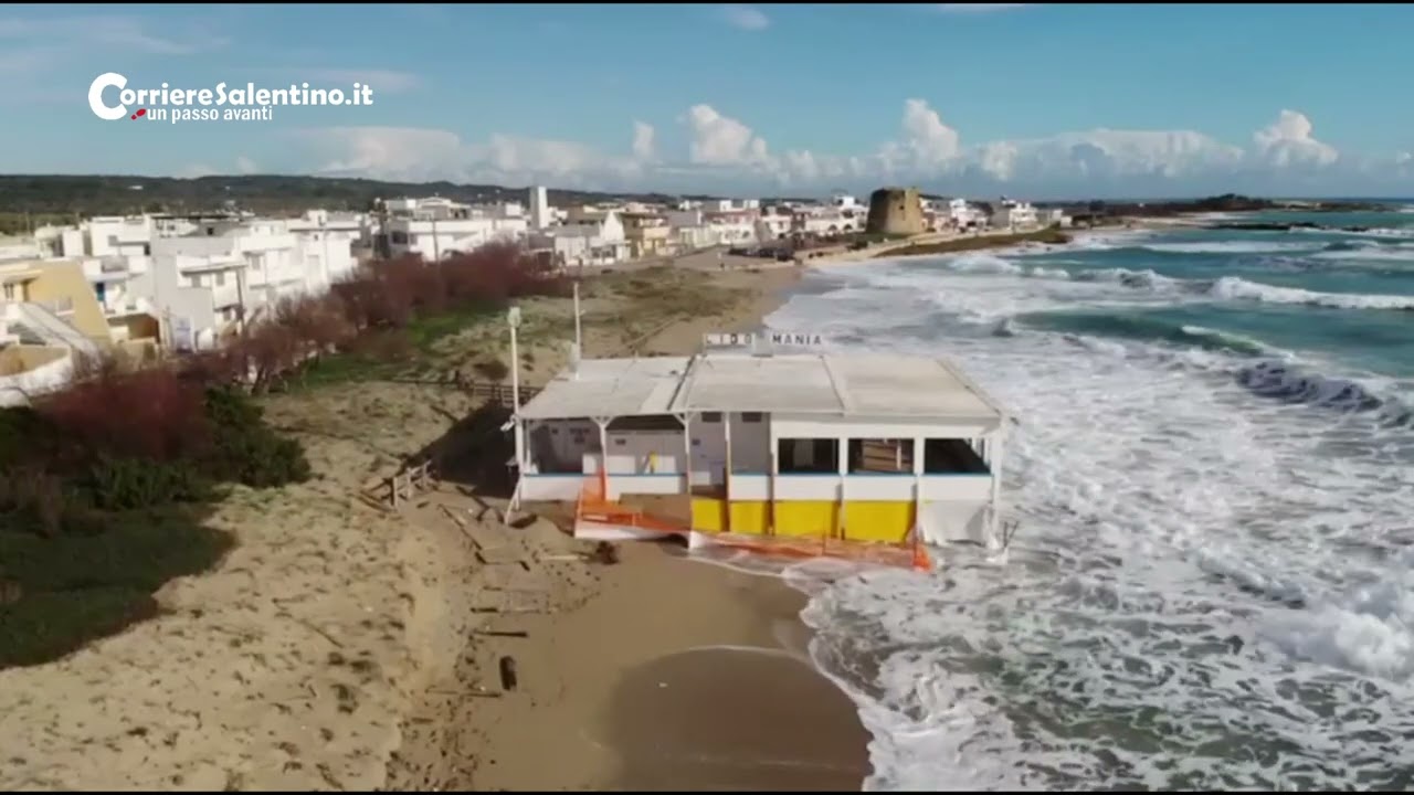 Ugento, il mare invade le strade comunali. “Servono interventi concreti per salvare la costa”