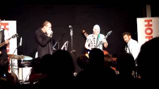 David Barrett begeleid door BB and the Blues Shacks