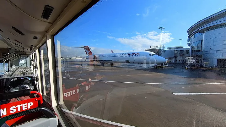 Qantas Transfer Bus - QF Domestic T3 to International T1 - Sydney