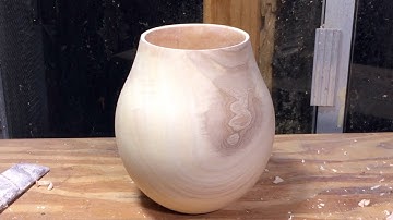 Richard Raffan turns a vase in response to the third 4-Ways project.