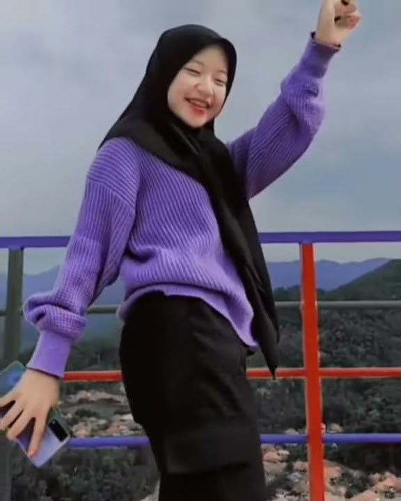 Cewek Jilbab Goyang Bokong Hot