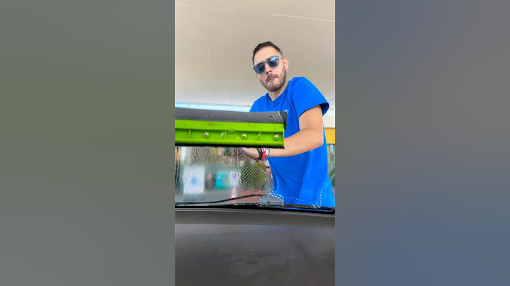 ΑΥΤΟΣ Ο ΤΥΠΟΣ ΣΤΟ ΦΑΝΑΡΙ…