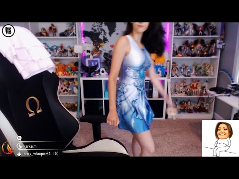 CinCinBear Yayın Sırasında Cosplay Elbiseyi Gösteriyor