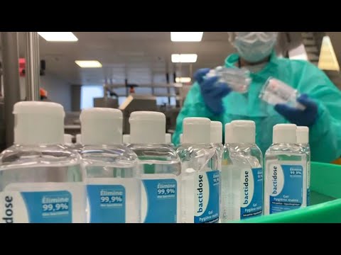 Coronavirus: les usines de gel hydroalcoolique à plein régime | AFP News Coronavirus: les usines de gel hydroalcoolique à plein régime | AFP News
