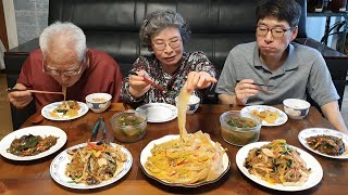 Korean steamed kimchi mukbang (steamed perilla leaves, japchae, young radish water kimchi) recipe