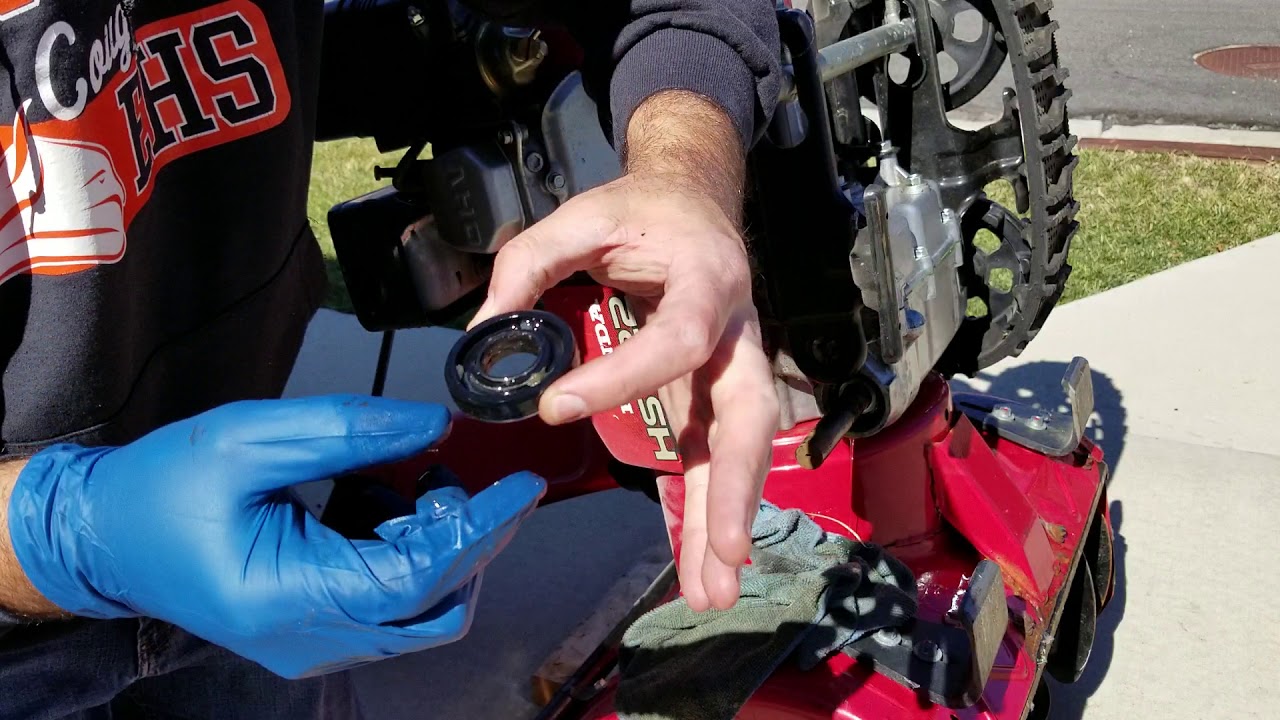 Honda HS622 Snowblower leaking axle seal fix (other side)