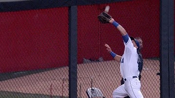 MIN@KC: Gordon makes spectacular leaping grab at wall