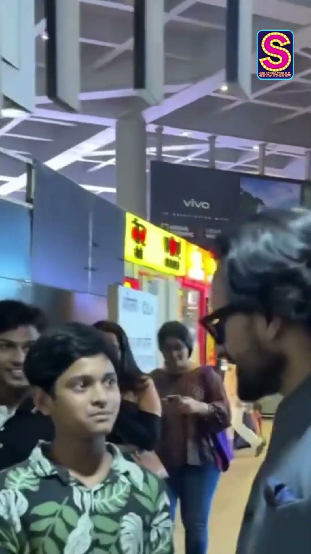 Saif Ali Khan's Sweet Gesture For His Cute Fan Is Truly Heartwarming | #trendingshorts | N18S