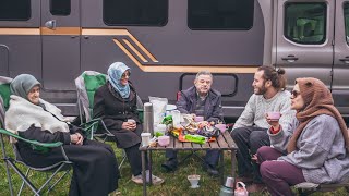 CARAVAN CAMP WITH A CROWDED FAMILY