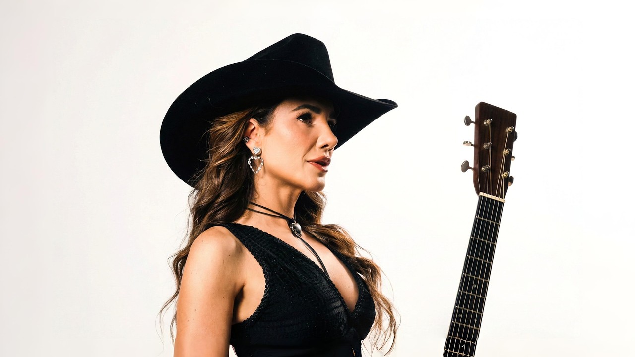 PAULA FERNANDES - MORAR NO MEU ABRAÇO ( DIGITAL VIDEO CLIP ) ft - MC ROGER BLUE