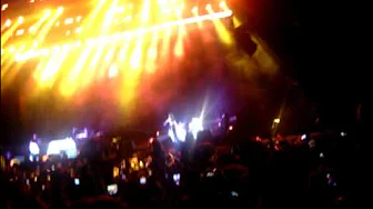 Eminem Ft. Rihanna - Love the way you Lie (Live at V Festival 2011) Eminem Ft. Rihanna - Love the way you Lie (Live at V Festival 2011)