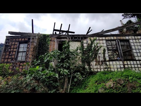 Trabzon, Dernekpazarı. Asırlık evin çöküşü