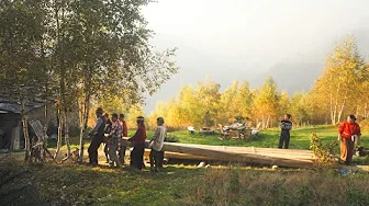 #183 Carrying 300kg roof beams up the mountain, Making new friends, And losing some...
