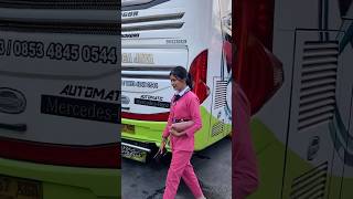 Pesona Pramugari Cantik Bus Kencana