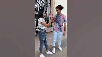 كلمه بحبك اصعب كلمه علي لساني 