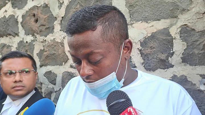Christopher Pierre-Louis s'adresse  la presse pour...