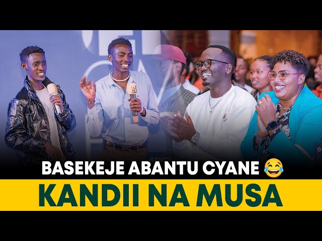 MBEGA GUSEKA WEE 😂😂KANDII NA MUSA BASEKEJE ABANTU KU RWEGO RWO HEJURU😂😂 BARADUSEKEJE TURATEMBAGARA😂😂 class=