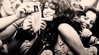 Download Lagu Selena Gomez-Beauty Queen! MP3