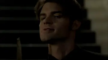 Em que episódio o Elijah aparece em The Vampire Diaries?