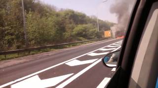 M6 bus fire, from @TomKandy Resimi