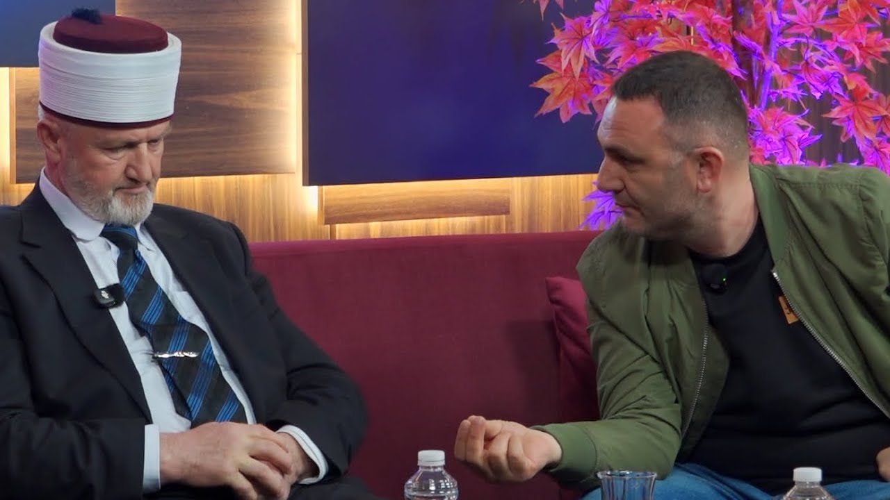  Simoni: Feja Islame erdhi pas Krishterizmit  Nxehet Hoxha, Qabja ka egzistu para Fese Krishtere.