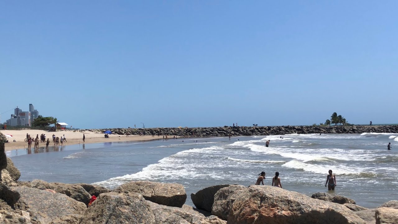 PESCARIA NA PRAIA DE ZÉ  PEQUENO EM OLINDA! Ação de Peixes, Banhistas e até Surfista!