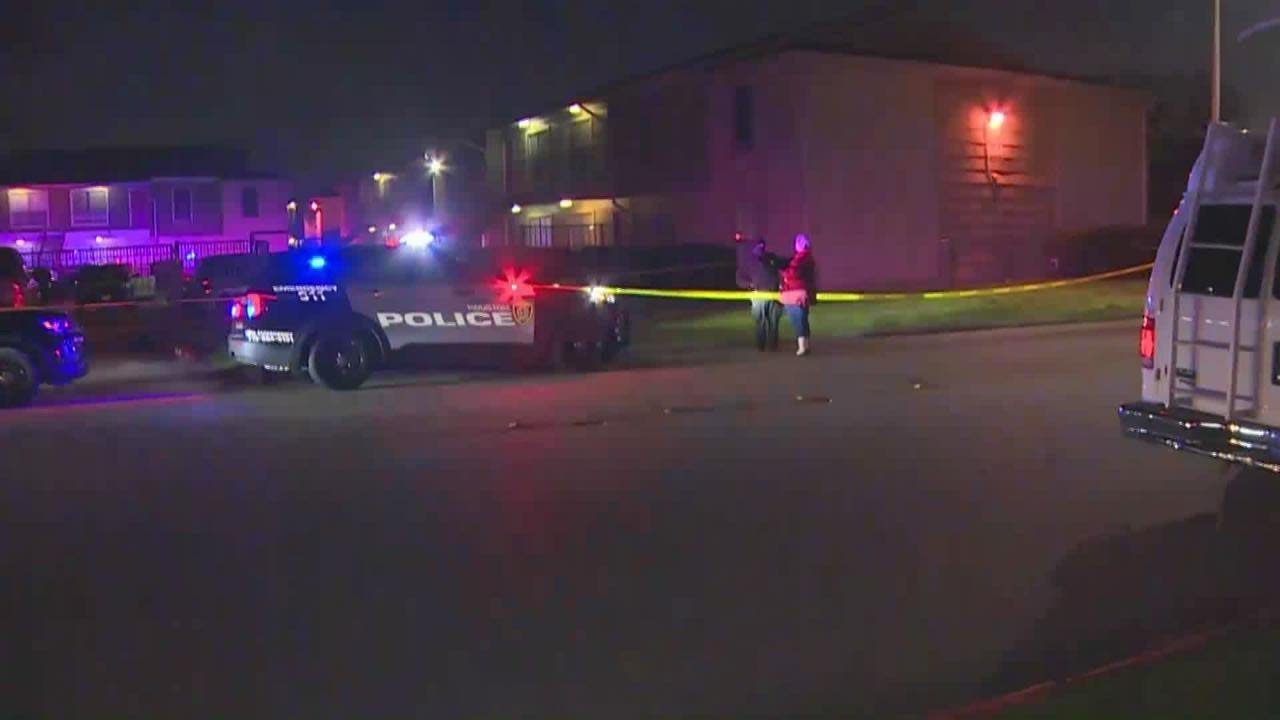 Man shot to death at SE Houston apartment complex - YouTube
