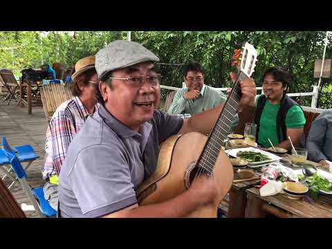 Video Đạo diễn Đào Ngọc Phong hát Còn Thương Rau Đắng Mọc... - youtube