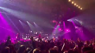 Machine Gun Kelly - drug dealer girl (live @Fortuna Arena Praha)