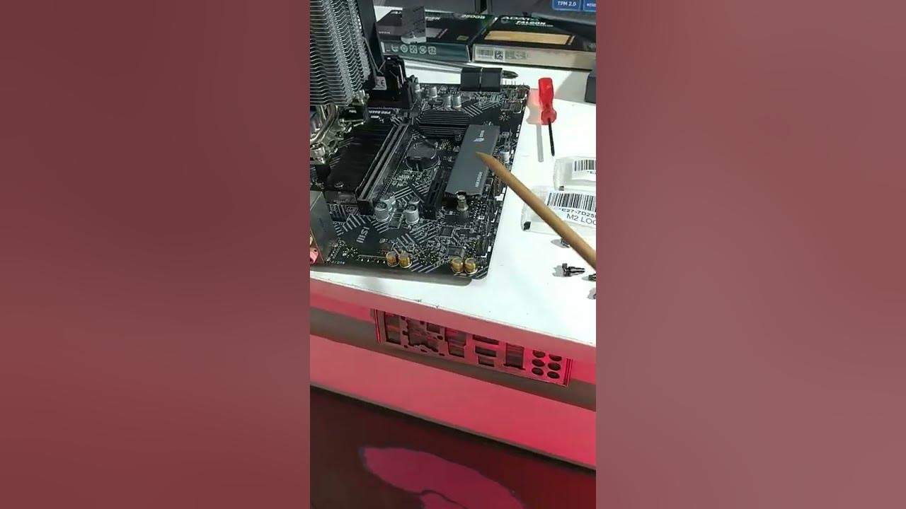 M2 Locker MSI. Удобный, но мало надёжный фиксатор SSD M2. #shorts - YouTube