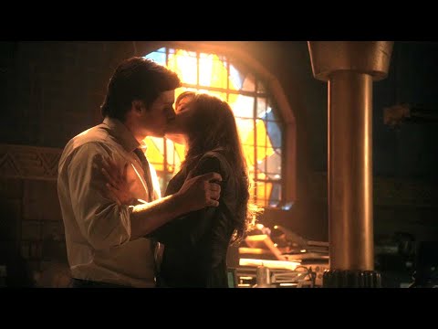 Smallville || Crossfire 9x06 (Clois) || Clark & Lois Share Their First Kiss [HD]