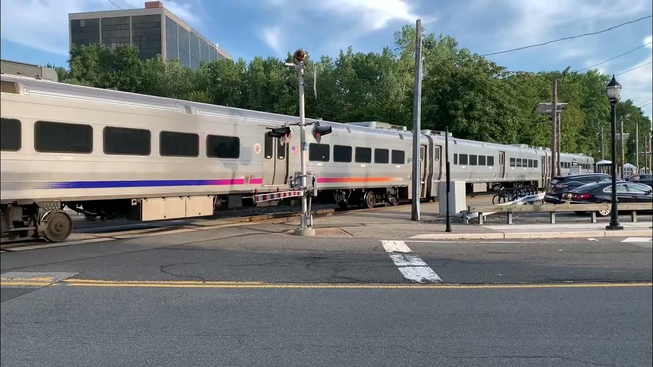 NJ Transit train departing New Bridge Landing (Aug. 2022) YouTube