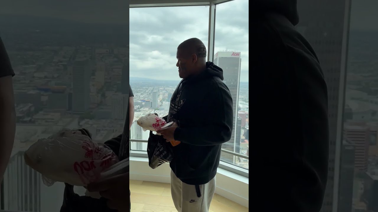 Crip Mac Visits US Bank Tower 