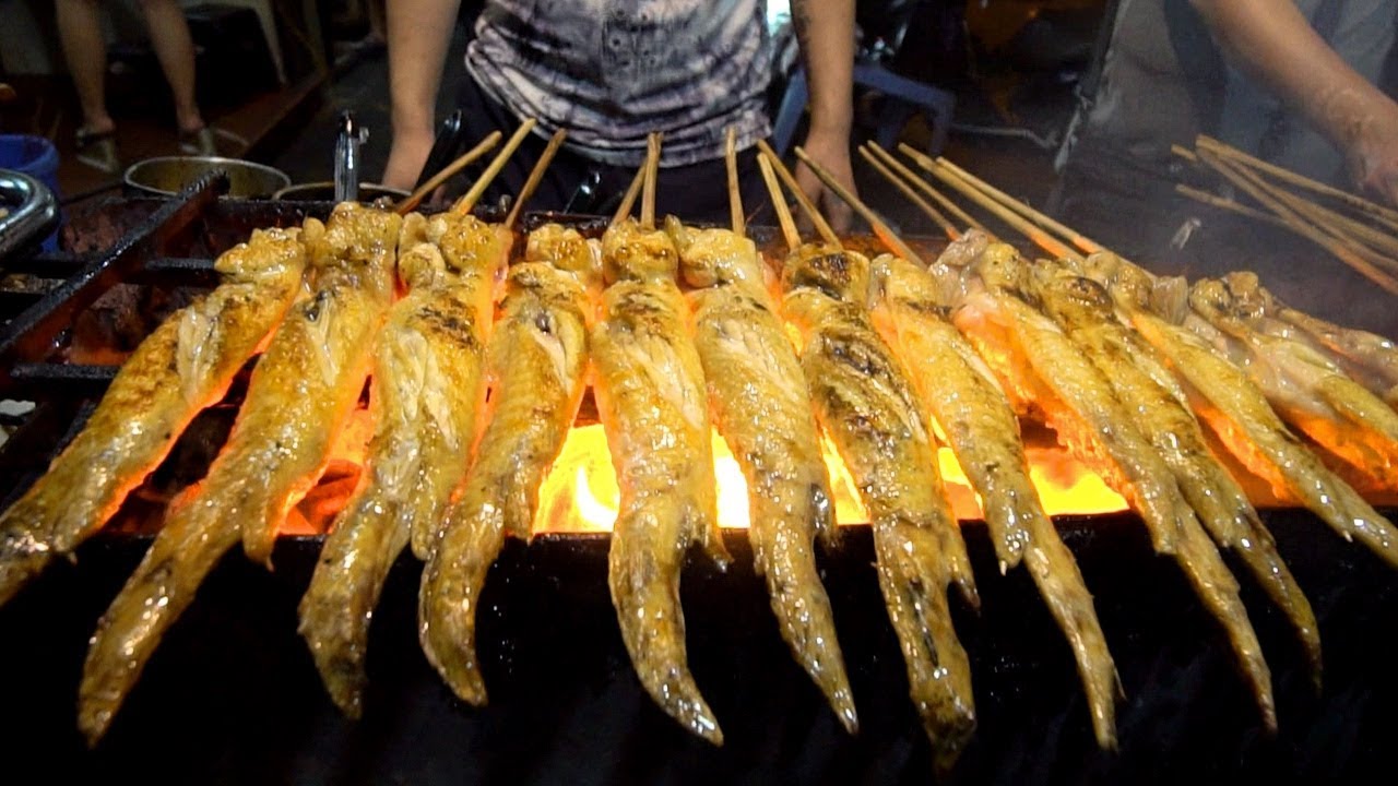 BBQ CHICKEN HEAVEN - Vietnamese Street Food of your DREAMS - HUGE Street Food tour in Hanoi, Vietnam | Luke Martin