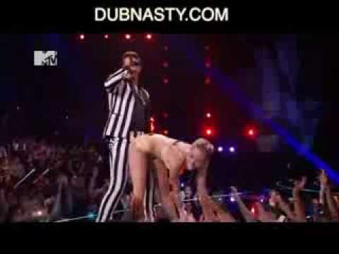 Miley Cyrus Farts on Robin Thicke at MTV 2013 VMA's