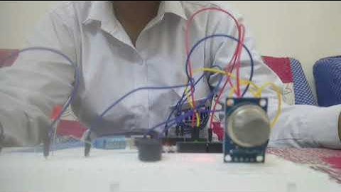 Smoke detector using Arduino Uno project demo