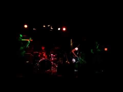 Regardez artmc - into sumphin live @ Hanger13 sur YouTube