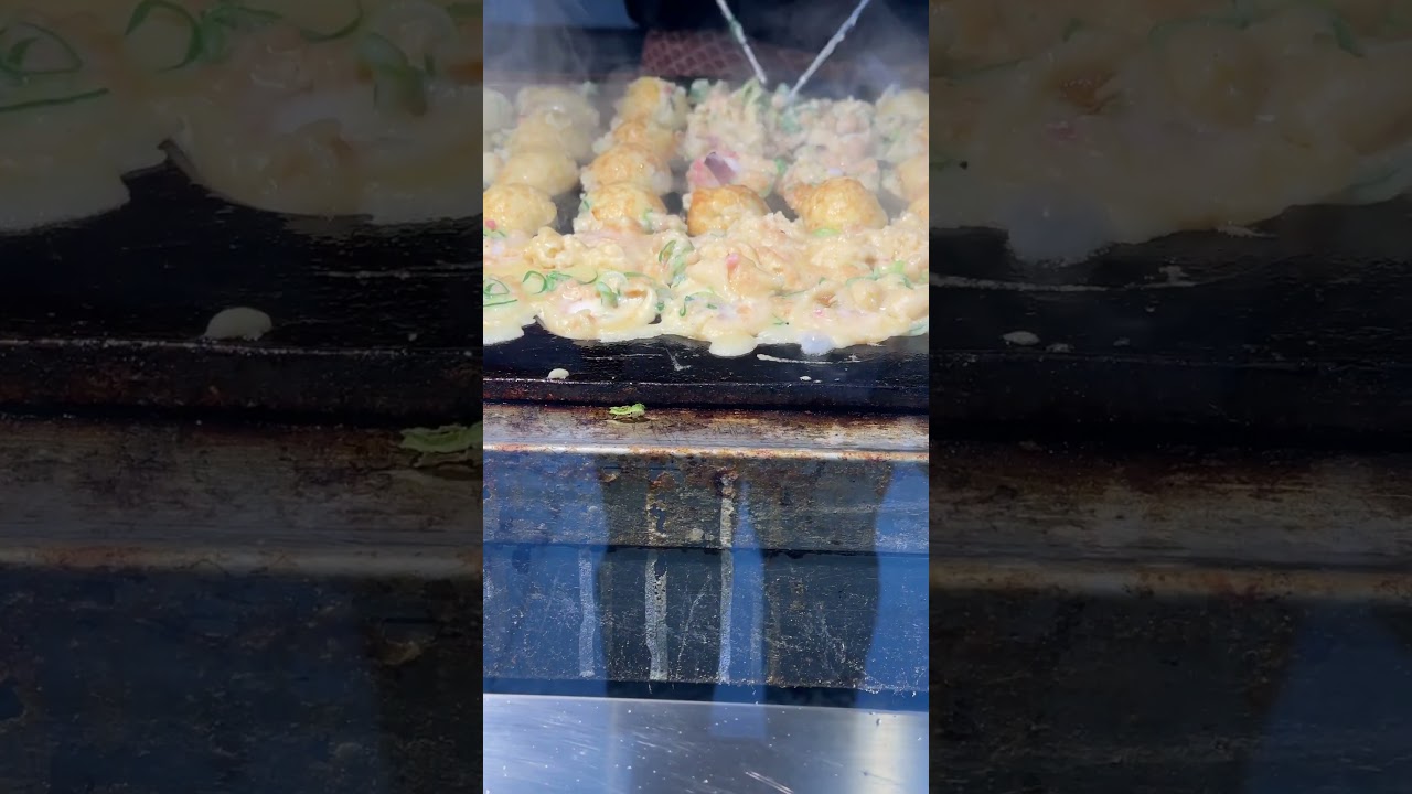 Osaka Street Food 🔥 Fresh Takoyaki Made Right in Front of Us! #osaka #takoyaki #japanstreetfood