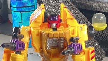 SIDESWIPE VS. DECEPTICONS (STOP-MOTION)