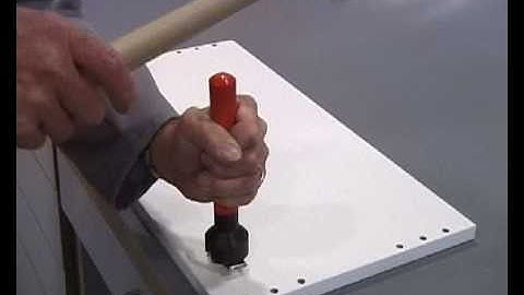 Hand insertion tool for mounting plates; Templates for hinge systems