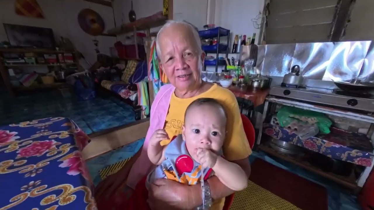 Musim Durian & Dabai. Momy Brieyson pergi melawat kebun buah bersama Aki Brieyson. 