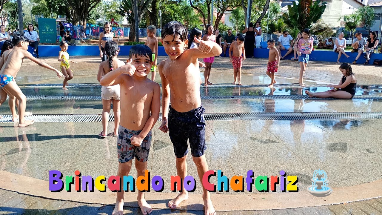 Brincando no chafariz de São Caetano do Sul