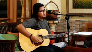 Download Lagu Pesawat Tempur - Iwan Fals (Cover) Rezay MP3
