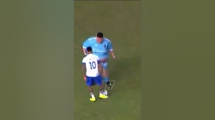 Neymar dribbling past XJ's Gordão in a charity match 🤣
