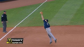 SEA@NYY: Seager jumps to snag a line drive at third
