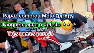 Rapaz comprou a moto barato porque não tem centelha na vela e não funciona a bomba de combustível 